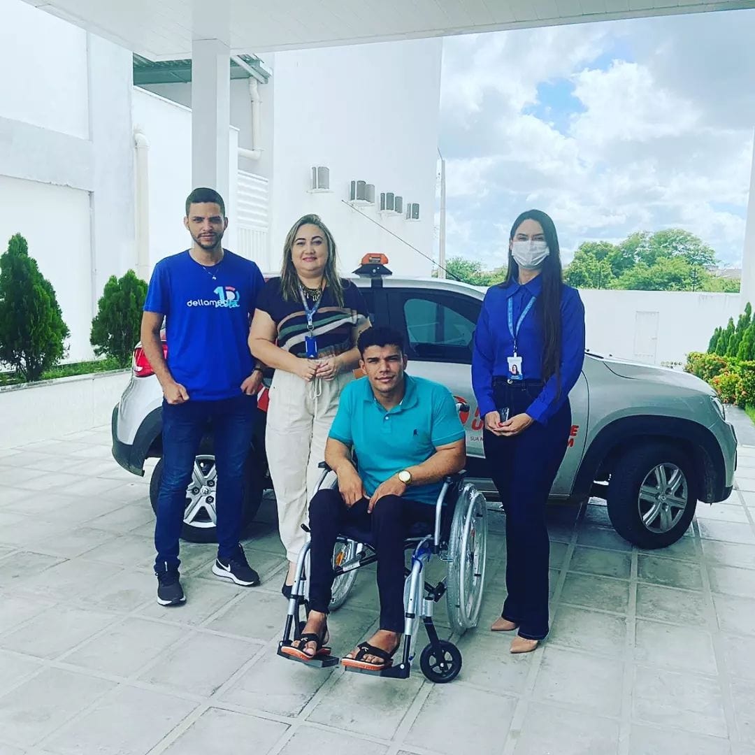 Hospital Day, Centro Universitário Unifip e Grupo Saudental entregam cadeira de rodas na semana da páscoa