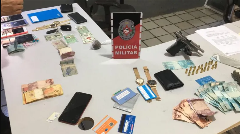 Polícia Militar prende casal suspeito de tráfico de drogas e apreende pistola, em São Bento