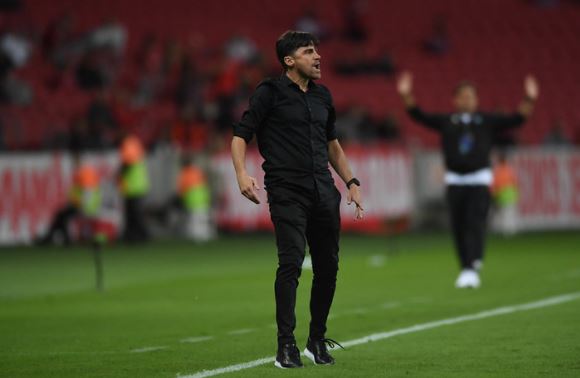 Internacional bate martelo e define saída de técnico uruguaio