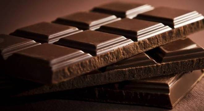 Consumo moderado de chocolate amargo faz bem ao coração, alerta cardiologista