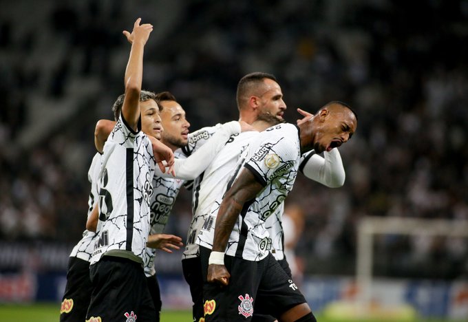 BRASILEIRÃO: Corinthians vence, Palmeiras tropeça e América-MG faz quatro