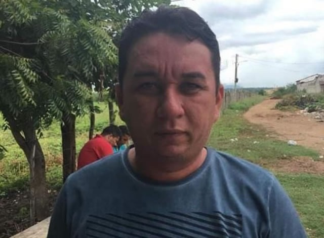 Homem é vítima de homicídio, atingido por vários tiros de armas de fogo enquanto dirigia seu carro na zona rural de Sousa