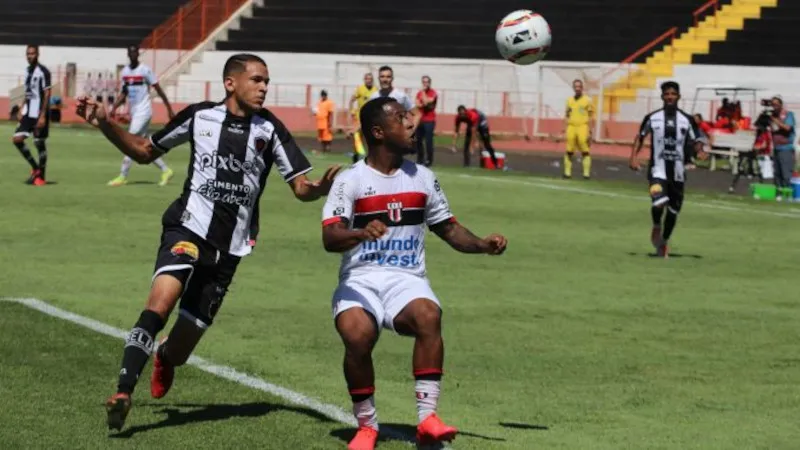 Botafogo-PB luta muito, mas perde para o xará paulista pela Série C