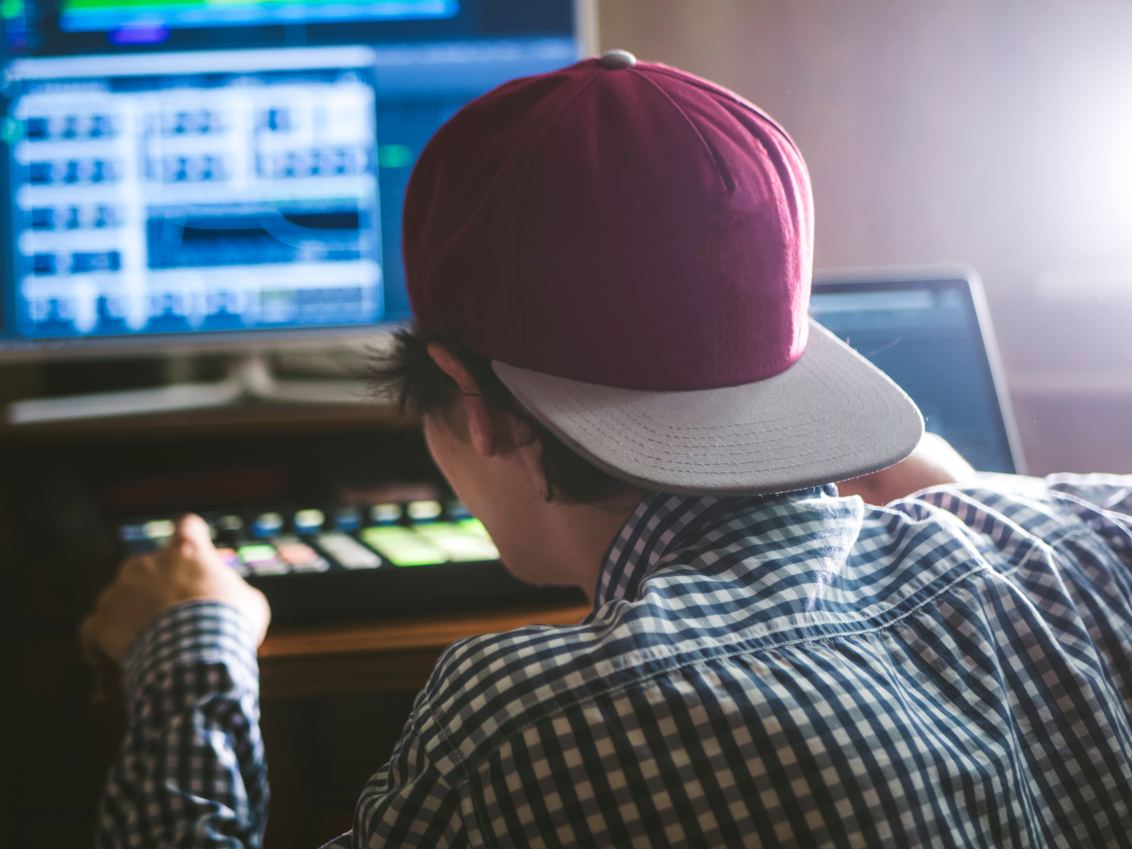 Sociedade Brasileira de Pediatria alerta para riscos de ‘drogas digitais’