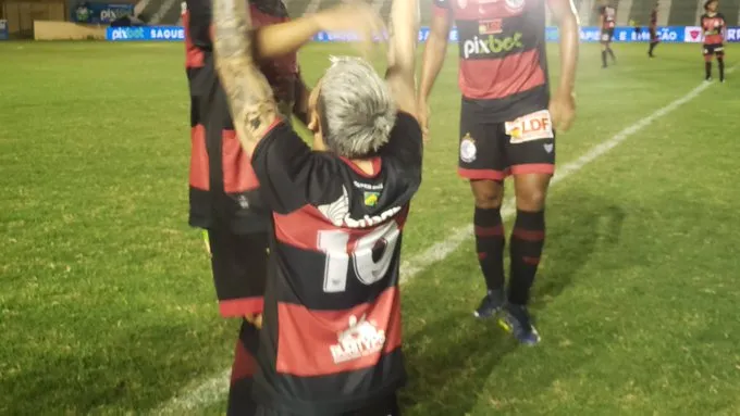 Campinense bate Sousa e fica próximo da vaga na final do Paraibano