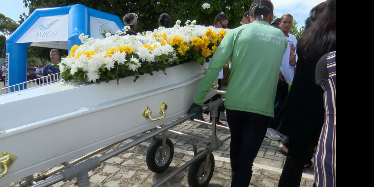 Caso Júlia: corpo da adolescente é enterrado em cemitério de João Pessoa