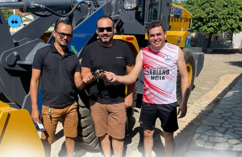 Município de São José do Bonfim é contemplado com máquina do tipo pá carregadeira