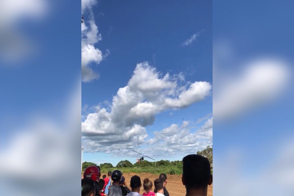 Incidente é registrado durante Festival de Voo Livre em Maturéia e aeronave colide com fios de energia elétrica. Veja o vídeo