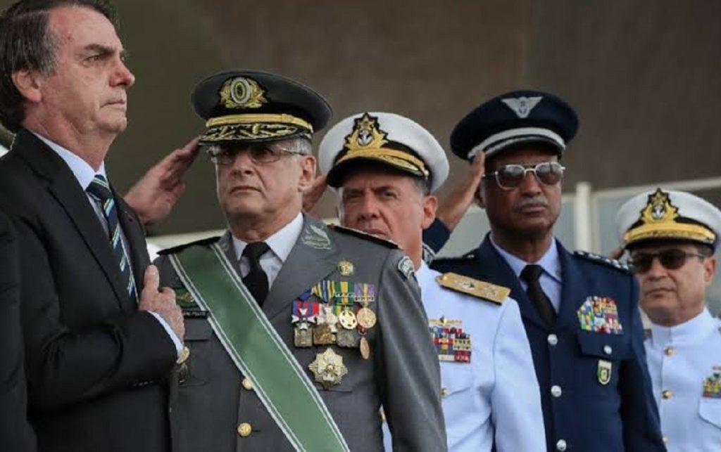 Clube Militar apoia perdão dado por Bolsonaro e faz duras criticas ao STF