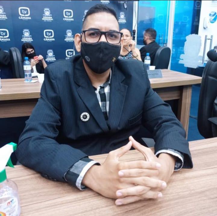 Professor diz que está sendo excluído de programas educacionais pela Prefeitura de Patos que rebate acusações e traz explicação