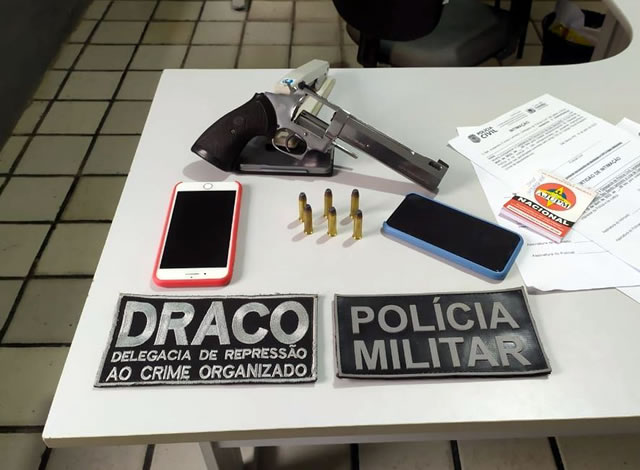 Ação conjunta da DRACO e Polícia Militar prende criminoso e apreende arma de fogo na cidade de São Bento
