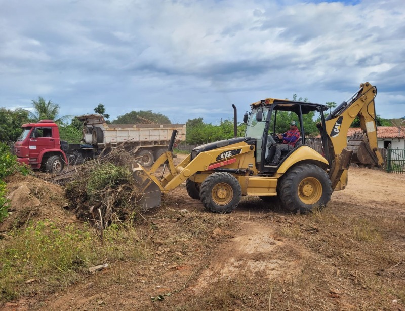 Vídeo: Secretaria de Infraestrutura de Catingueira realiza mutirão de serviços no Distrito Itajubatiba