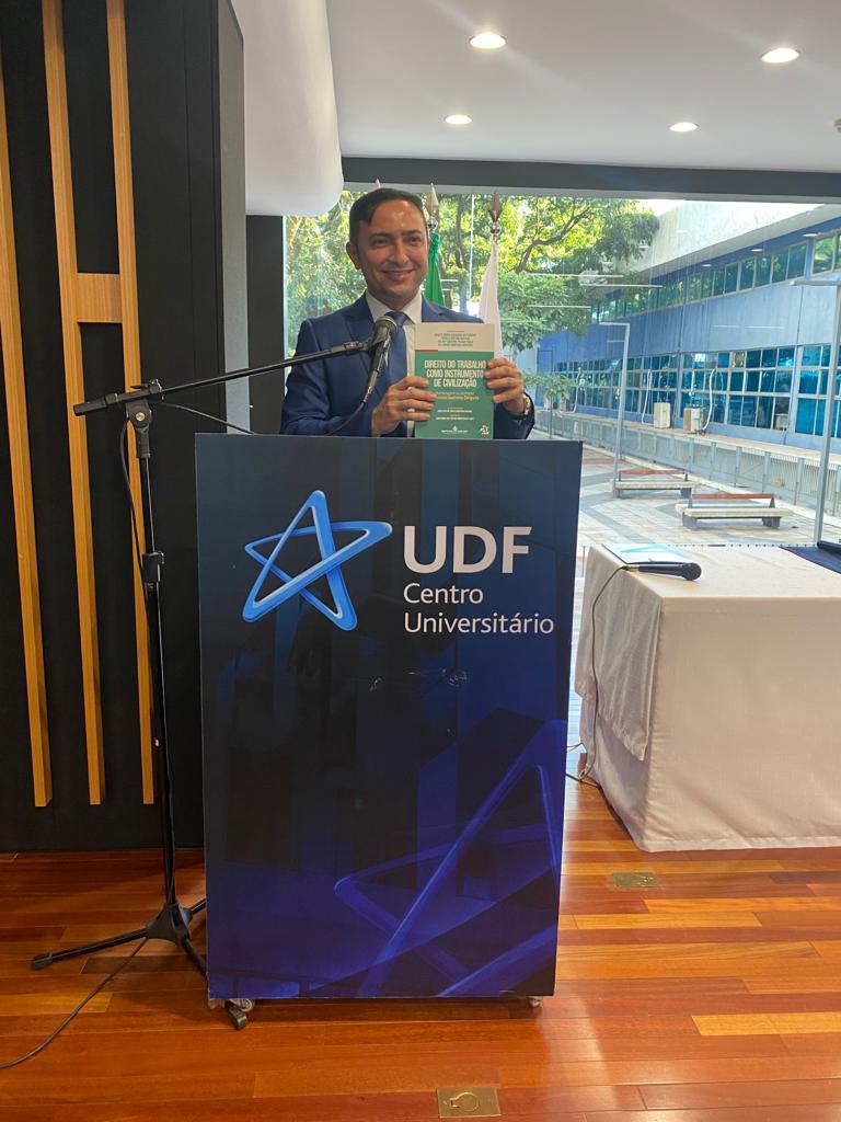 Professor patoense lança livro em Brasília e é prestigiado por representantes de instituições de ensino superior do país