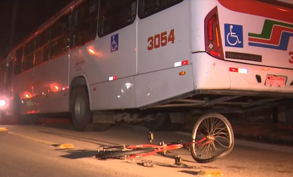 Adolescente de 13 anos morre após ser atropelado por ônibus enquanto andava de bicicleta, em Campina Grande