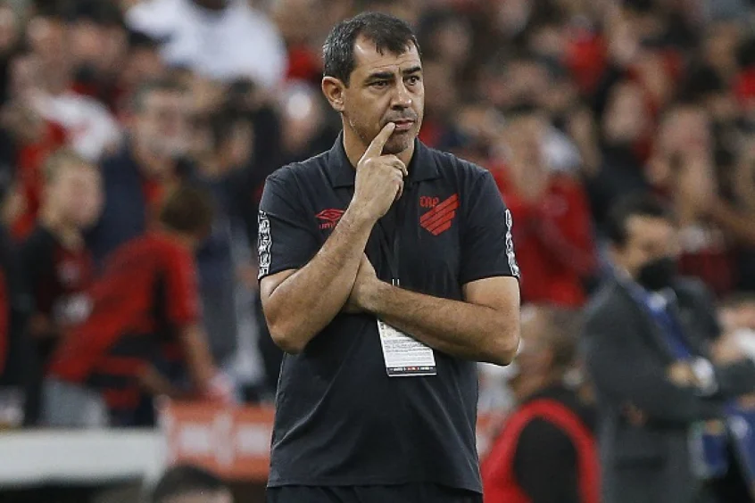 Fim da linha! Carille é demitido do Athletico após goleada na Libertadores