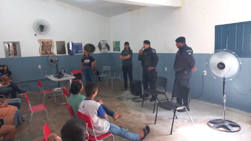 Guarda Civil de Patos realiza palestra em escola em parceria com a Secretaria de Educação