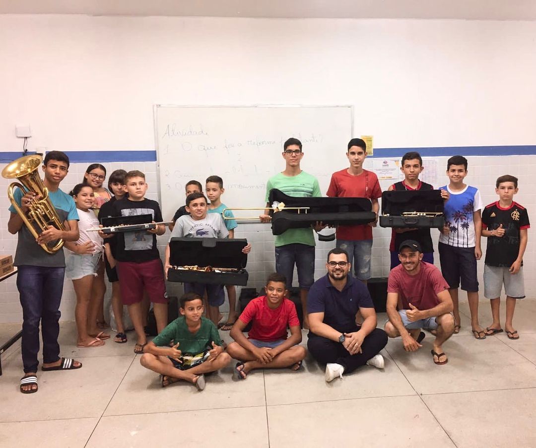 Prefeitura de Areia de Baraúnas entrega de instrumentos para Banda Filarmônica