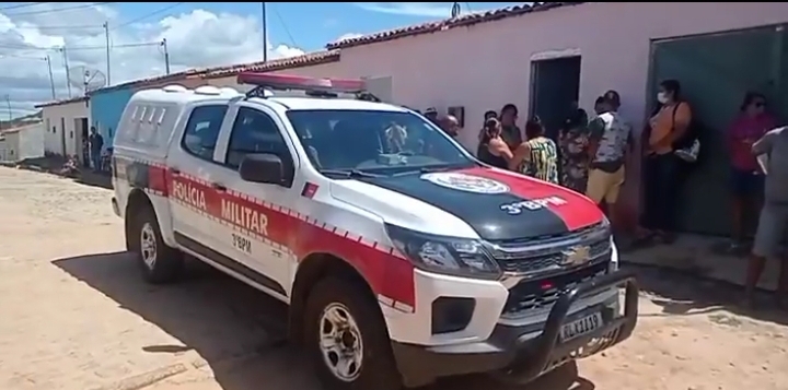 Adolescente de 14 anos é encontrado morto dentro de residência, em Teixeira