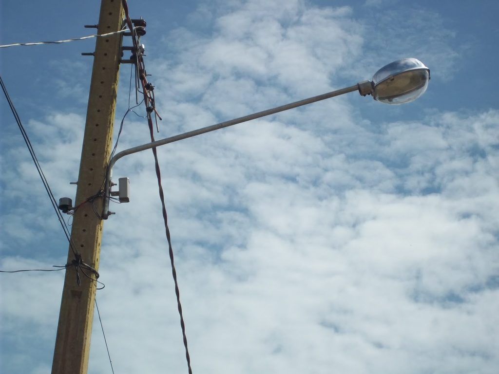 Em Patos: Energisa divulga explicação a respeito de cobrança de moradora sobre escuridão e rompimento de fio