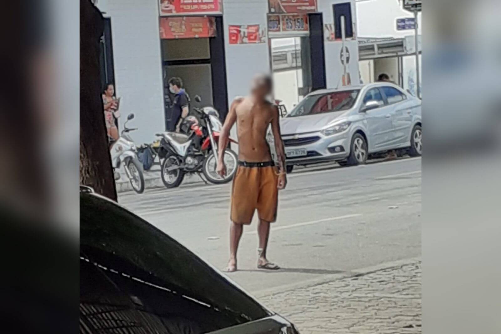 Homem com problemas mentais e usuário de drogas está causando transtornos aos comerciantes do Mercado da Carne de Patos que cobram providências das autoridades