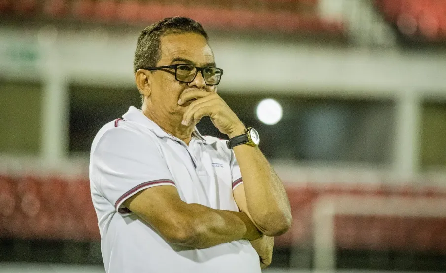 Após 19 dias e apenas 5 jogos, Altos-PI demite o técnico Francisco Diá