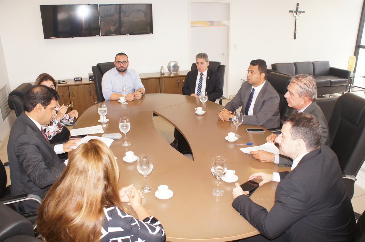 Prefeito de Patos e PGJ assinam ANPP e lixão do município deve ser encerrado até outubro