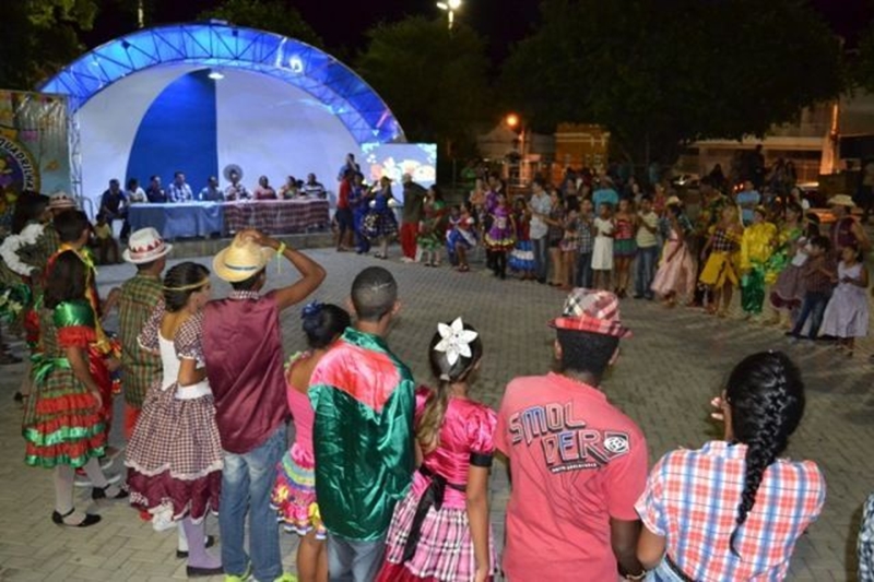 Secretário de Cultura afirma que ‘Terreirinho do Forró’ não vai mais ser transferido para a antiga rodoviária de Patos. Ouça