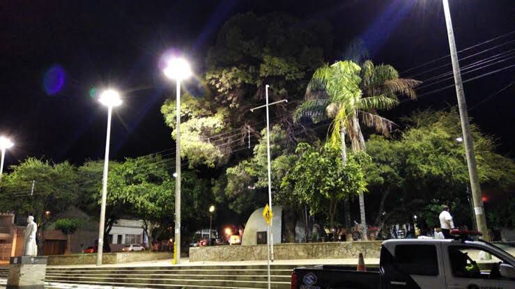 Mãe de aluno da ECI Monsenhor Manoel Vieira faz relato de usuários de drogas na Praça do CEPA no horário da saída dos estudantes e cobra mais segurança no local