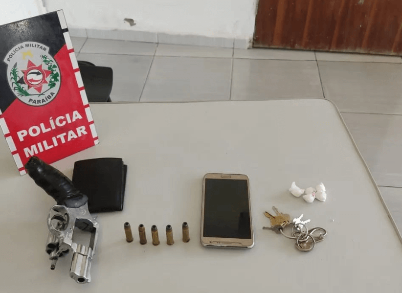 Polícia Militar apreende arma de fogo e substância análoga a cocaína no município de Tavares