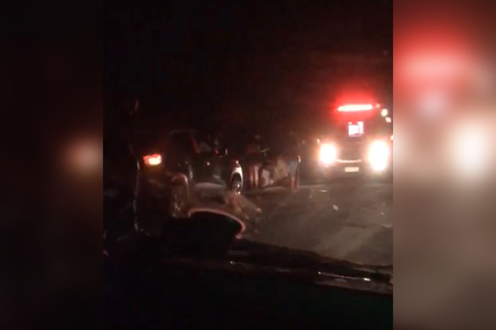 Acidente envolvendo carro e motocicleta é registrado na noite desta terça-feira (24) próximo à Curva do Nove, entre Patos e São José do Bonfim. Vídeo
