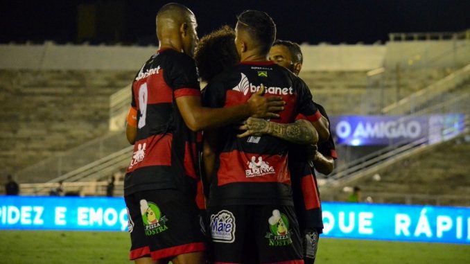 Contra o Vitória, Campinense mira o G8, mas também busca se afastar do Z4