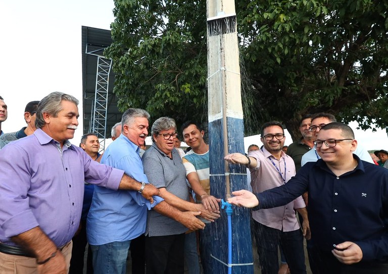 João Azevêdo retorna ao Sertão para inaugurar novas obras e participar de mais uma plenária do Orçamento Democrático