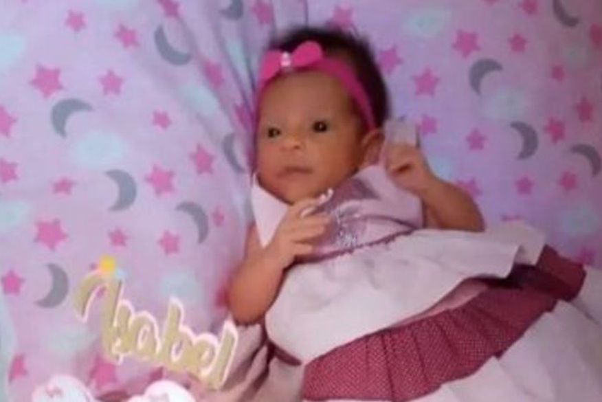 Bebê morre ao ser arremessada da janela de casa pelo pai, no interior de Minas Gerais