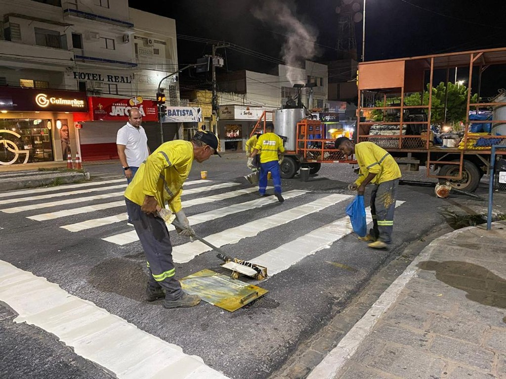 STTRANS realiza revitalização de sinalização viária com pintura termoplástica