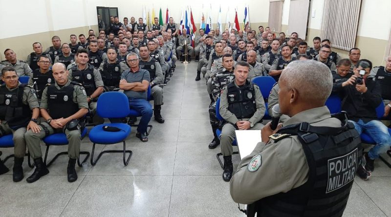 Com honras militares, comandante-geral da PM é recebido pelos policiais do 13º BPM, em Itaporanga