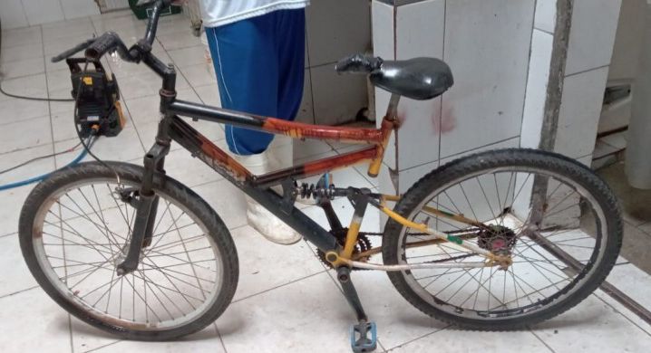 Em Patos: Funcionário de granja tem bicicleta furtada na manhã deste domingo (29), mas mãe de ladrão devolve veículo ao dono. Vídeo