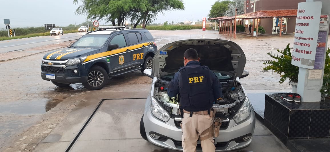 Veículo roubado em João Pessoa-PB é recuperado pela PRF no município de São Mamede-PB
