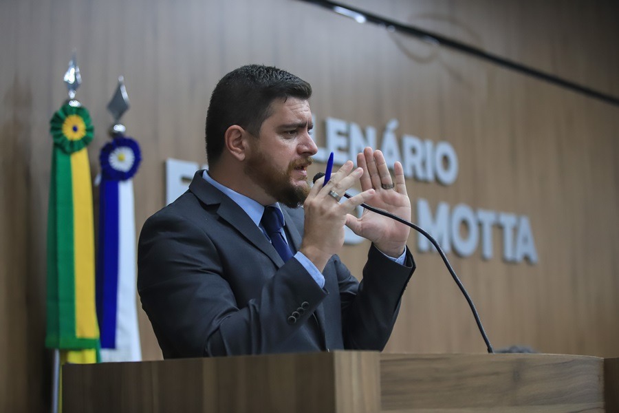 Jamerson Ferreira se posiciona contra projeto que aumenta salários de prefeito e secretários