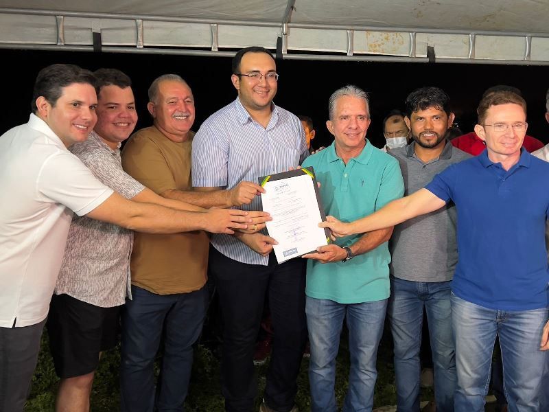 Prefeito de Patos, Nabor Wanderley, assina ordem de serviço para pavimentação do acesso ao bairro dos Estados