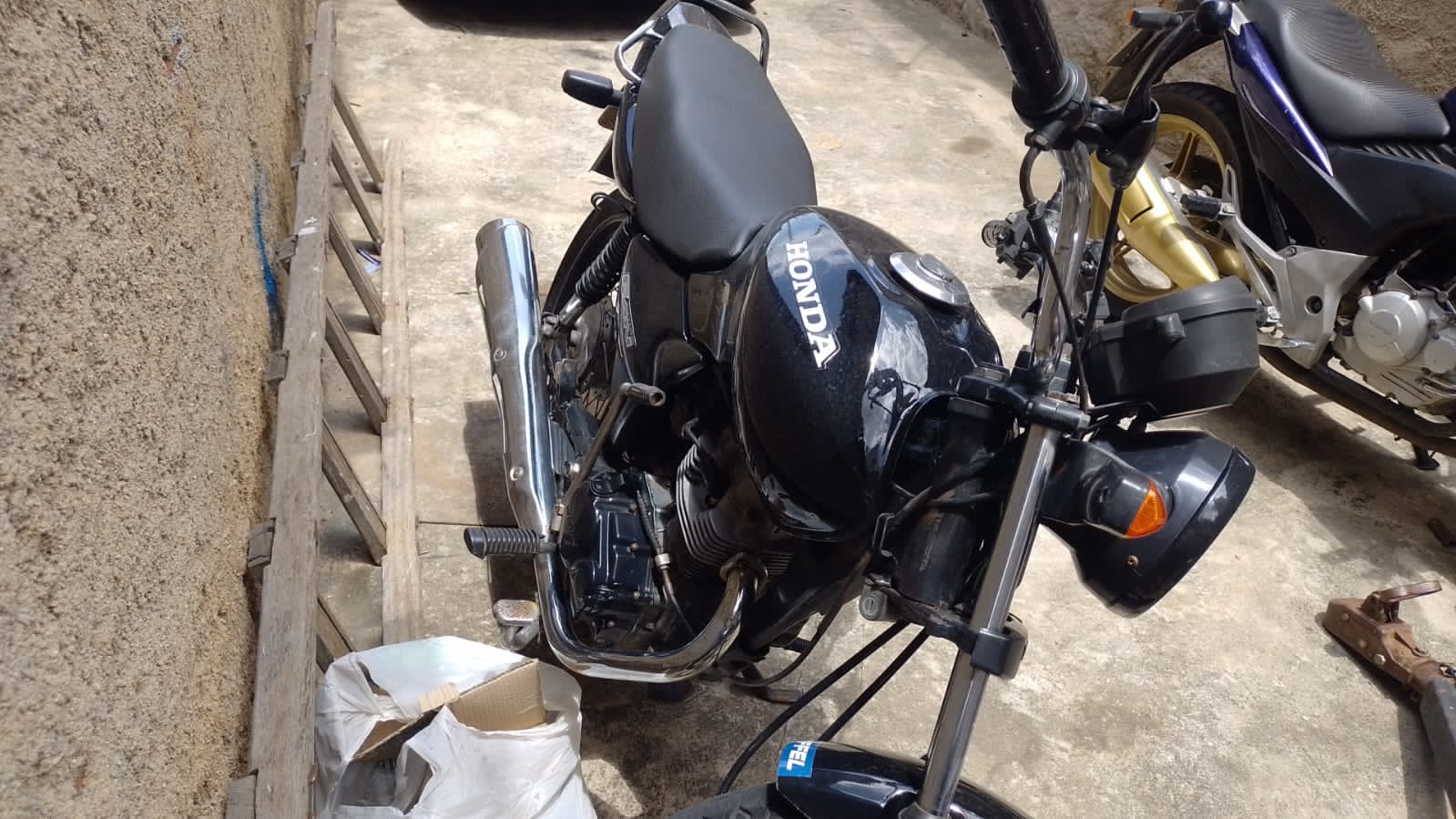 Vendedora de marmitas que teve moto furtada em frente ao Mercado da Carne faz apelo para tentar encontrar veículo: 