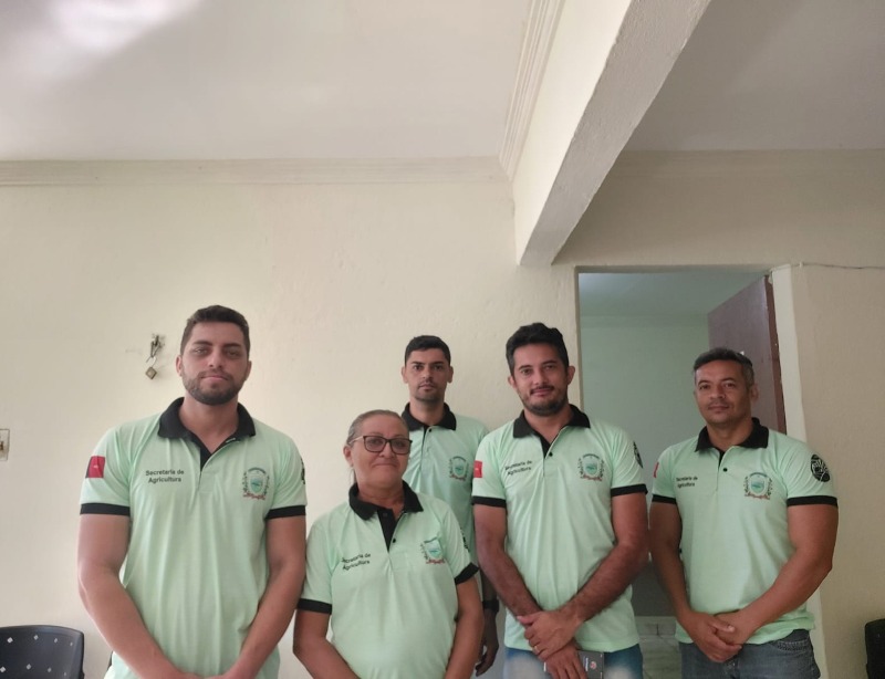 Secretaria de Agricultura faz entrega de fardamento para servidores