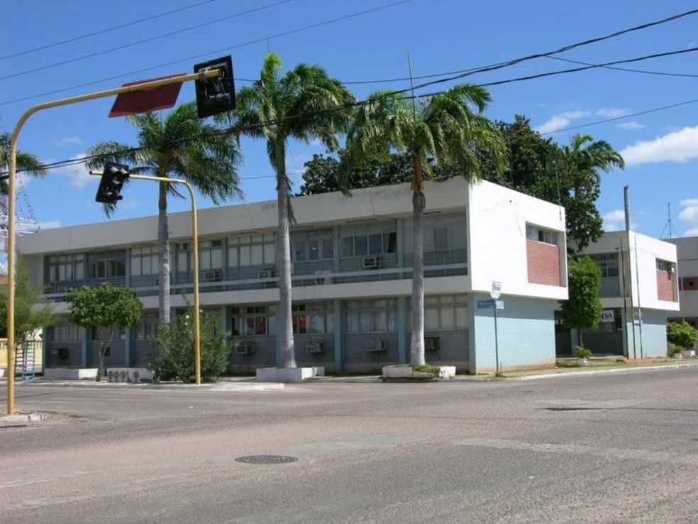 Aprovados no concurso público de Sousa cobram convocação e denunciam que prefeitura publicou processo seletivo ofertando vagas para cargos destinados aos concursados