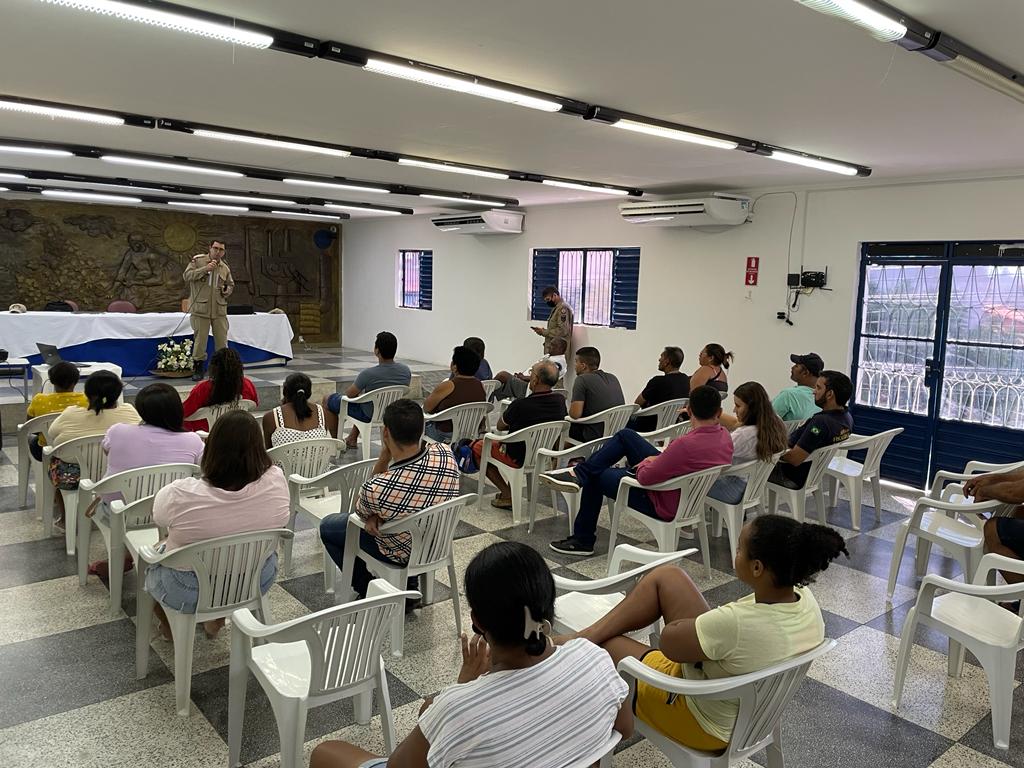 Secretaria de Meio Ambiente e Corpo de Bombeiros repassam orientações e normas para comerciantes de fogos de artifício