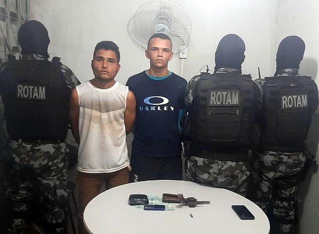 Polícia Militar prende suspeitos de assalto, recupera itens roubados e apreende moto, em Sousa