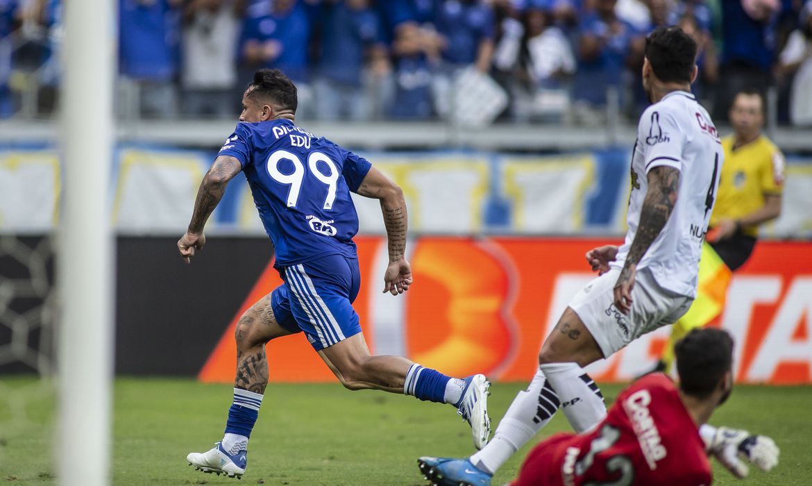 Cruzeiro bate Ponte Preta para ampliar liderança na Série B