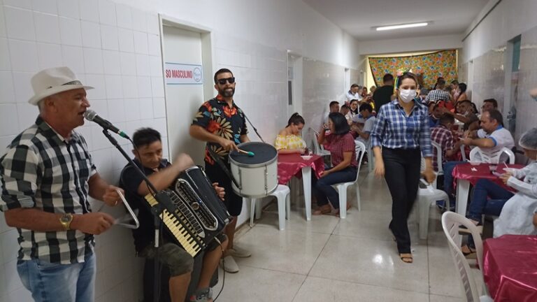 Café da manhã, forró e animação marcam o São João dos funcionários do Hospital Infantil Noaldo Leite, em Patos
