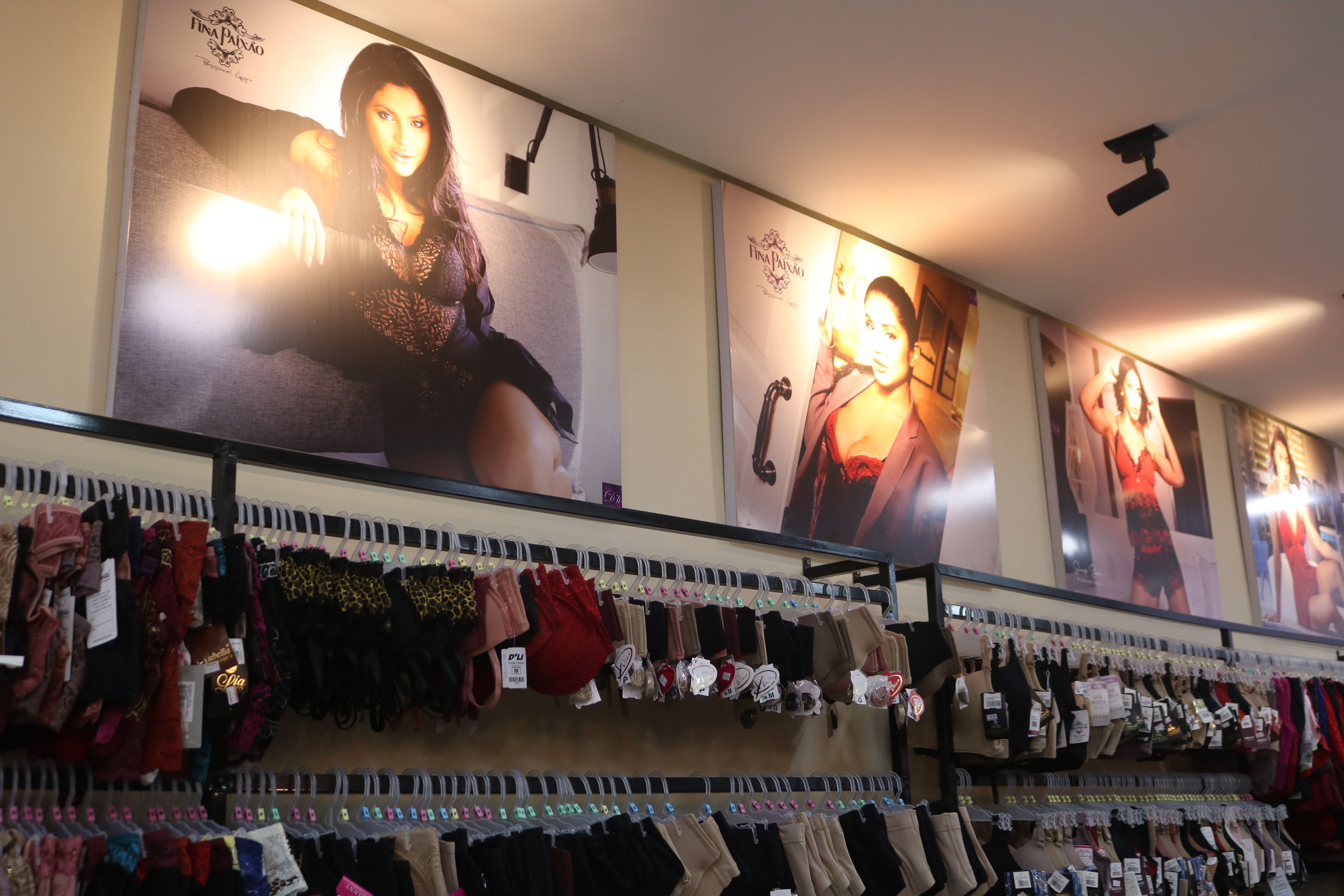 Com presença do cantor Raí Saia Rodada e digitais influencers, Loja D’li Moda Íntima é inaugurada em grande estilo na cidade de Patos. Confira