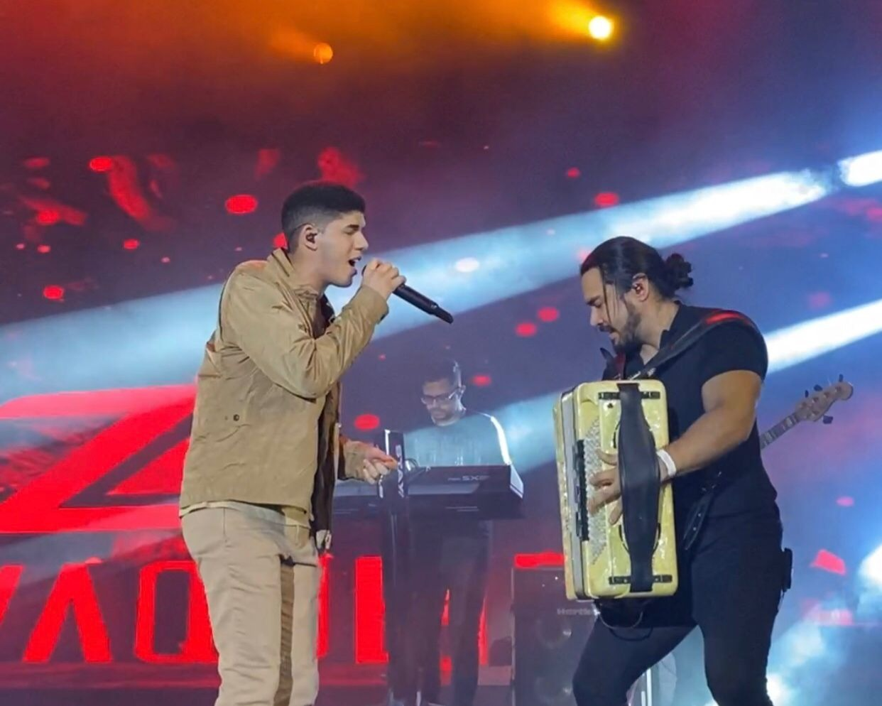 Mesmo com coluna lesionada, Wesley Safadão faz grande show e lota Terreiro do Forró em mais uma noite de apresentações do São João de Patos