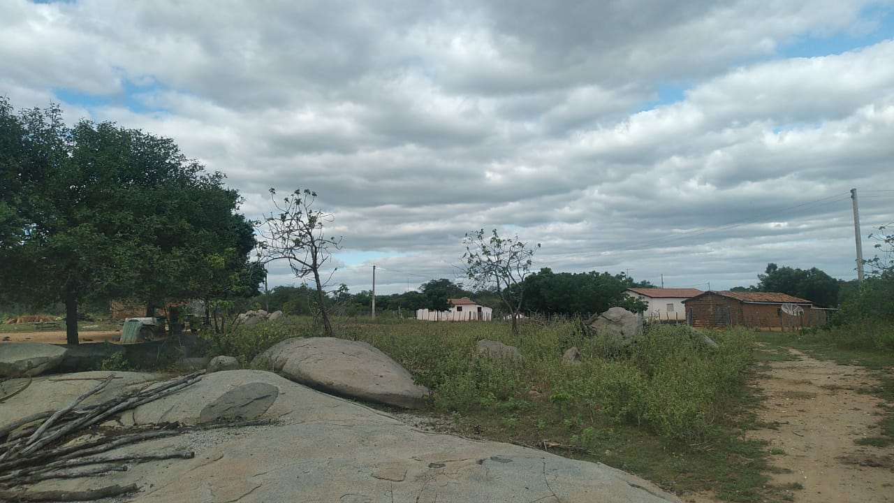 Moradores da Zona Rural de Emas reclamam da constante falta de energia elétrica