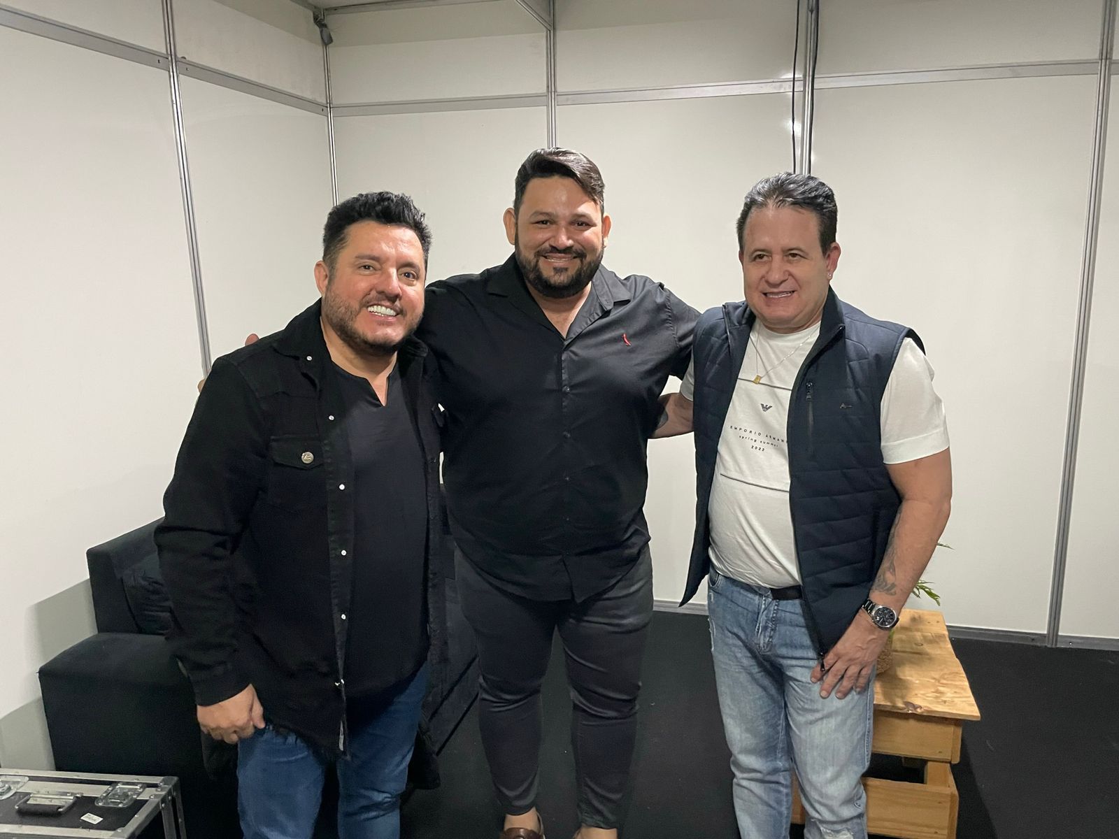 Cantor patoense Hudy Show realiza sonho e divide palco com a dupla Bruno e Marrone durante apresentação no São João de Patos. Vídeo